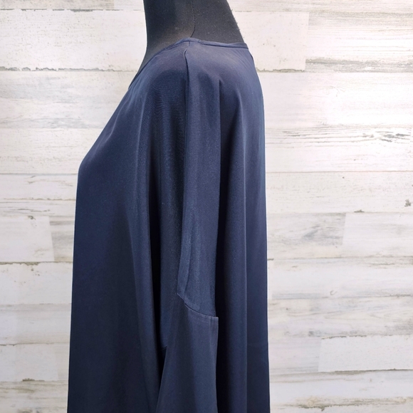 Xirena Womens Drop Shoulder Lightweight Blouse Medium Navy Casual Elegance Chic - Picture 8 of 10